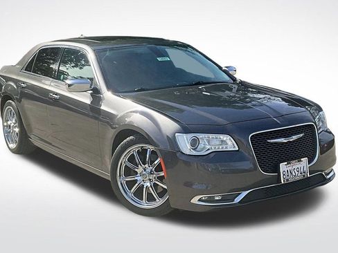 Used 2017 Chrysler 300 C image 12