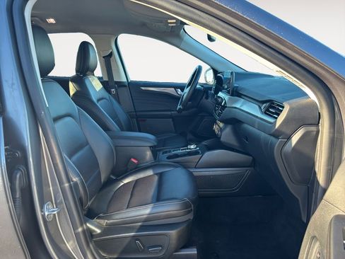 Used 2021 Ford Escape Titanium image 10