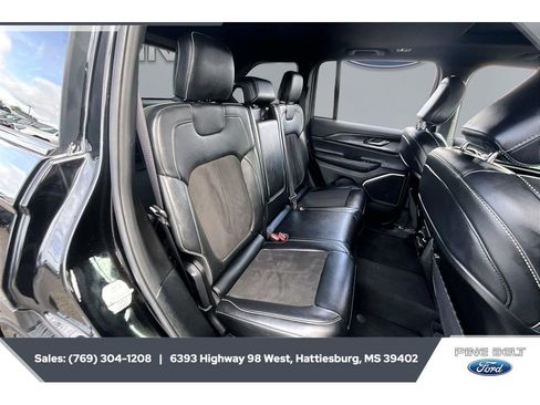 Used 2022 Jeep Grand Cherokee Altitude AWD/4WD image 20