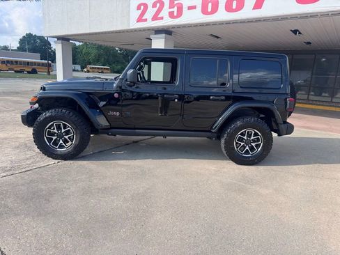 Used 2024 Jeep Wrangler Unlimited Rubicon AWD/4WD image 2