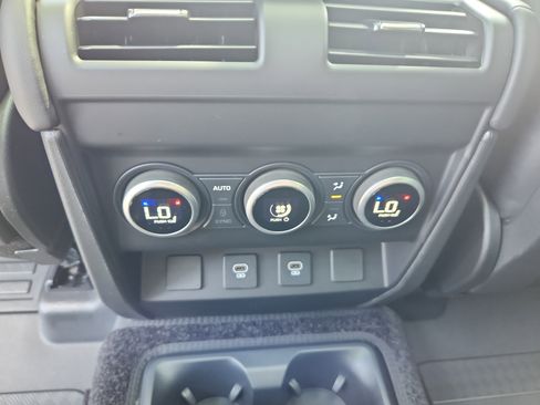 Used 2025 Land Rover Defender 130 S image 24