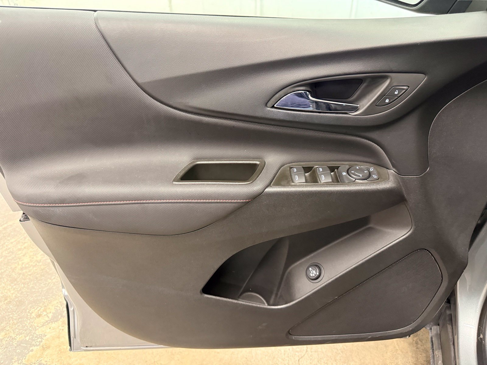 Used 2023 Chevrolet Equinox RS w/ LPO, Floor Liner Package FWD image 22