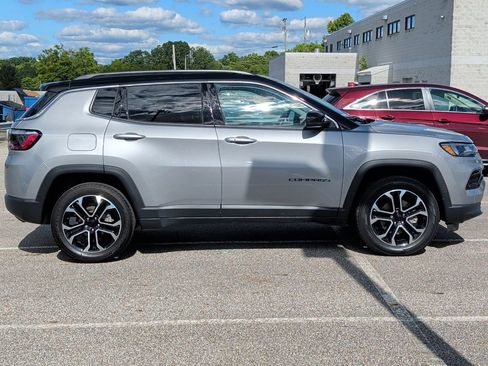 Used 2022 Jeep Compass Limited AWD/4WD image 11