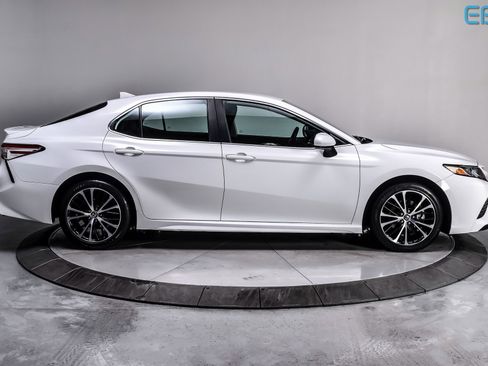 Used 2020 Toyota Camry SE image 7