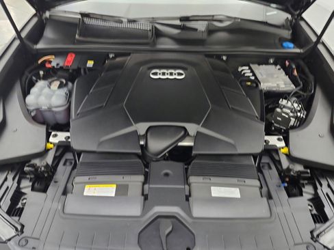 Used 2022 Audi Q8 Premium Plus AWD/4WD image 17