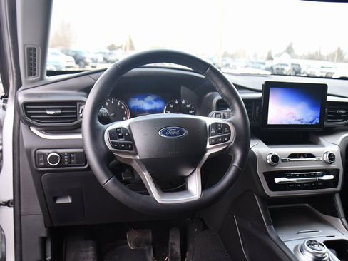 Used 2023 Ford Explorer XLT w/ Class IV Trailer Tow Package image 12