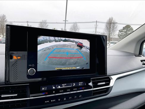 Used 2025 Toyota Sienna LE image 20