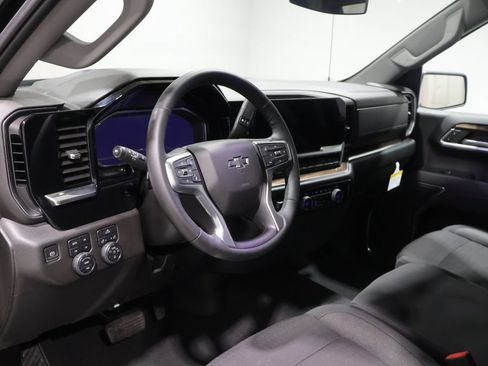 Used 2024 Chevrolet Silverado 1500 RST AWD/4WD image 17