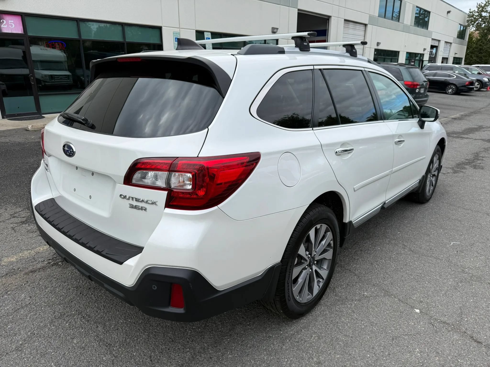 Used 2019 Subaru Outback 3.6R Touring AWD/4WD image 4