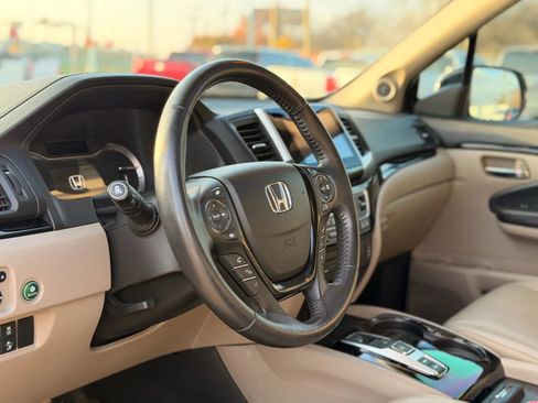 Used 2016 Honda Pilot Touring image 22