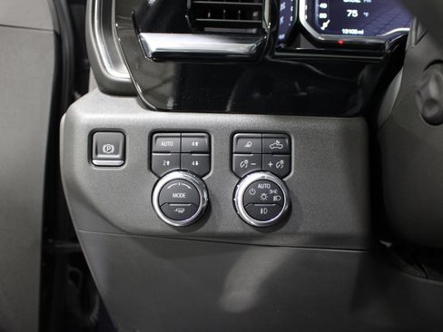 Used 2025 GMC Sierra 1500 SLT w/ SLT Premium Plus Package AWD/4WD image 9
