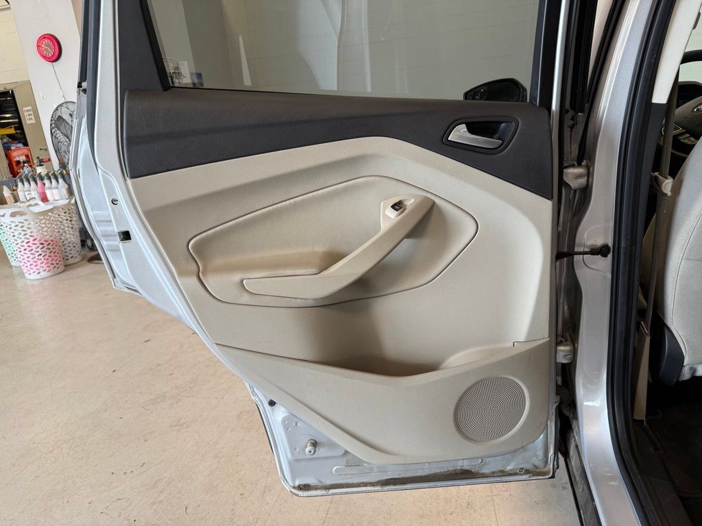 Used 2017 Ford Escape SE FWD image 11
