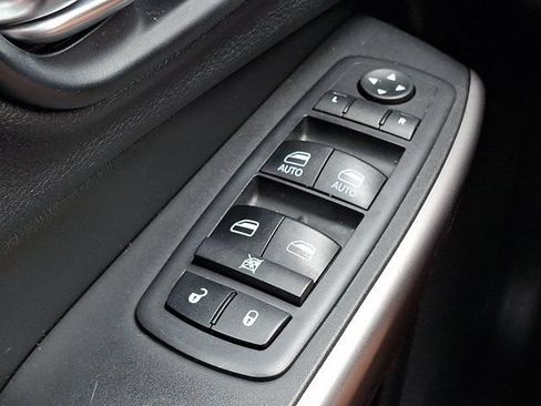 Certified 2019 Jeep Cherokee Limited w/ Trailer Tow Group AWD/4WD image 32