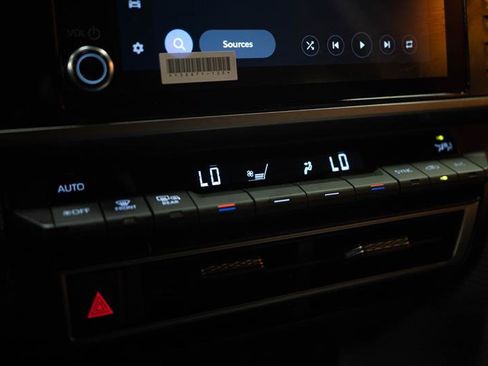 Used 2025 Toyota Camry SE image 21