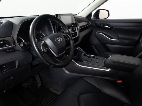 Used 2022 Toyota Highlander XLE FWD image 13