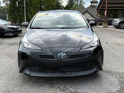 Used 2020 Toyota Prius LE image 2