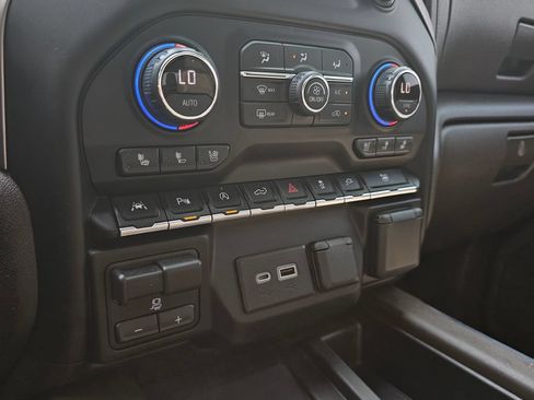 Certified 2021 Chevrolet Silverado 1500 LTZ w/ LTZ Premium Package AWD/4WD image 33