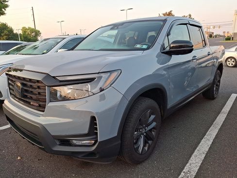 Used 2023 Honda Ridgeline Sport image 2
