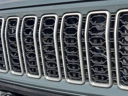 Used 2025 Jeep Wrangler Unlimited Sahara image 7