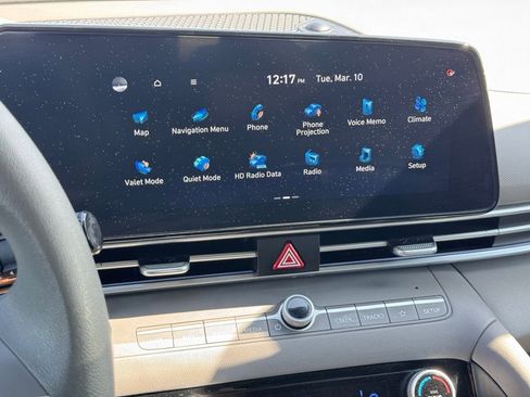 Used 2024 Hyundai Elantra SEL image 27