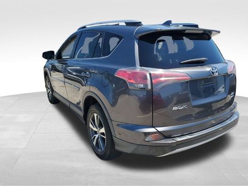 Used 2018 Toyota RAV4 XLE AWD/4WD image 6