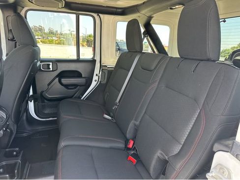 Used 2022 Jeep Wrangler Unlimited Rubicon w/ Xtreme Recon 35" Tire Package AWD/4WD image 16