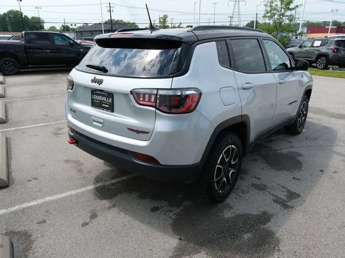 Used 2025 Jeep Compass Trailhawk AWD/4WD image 4