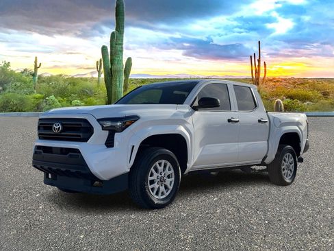 Used 2025 Toyota Tacoma SR image 2