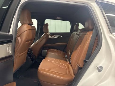 Used 2022 Lincoln Nautilus Reserve w/ Equipment Group 202A image 15