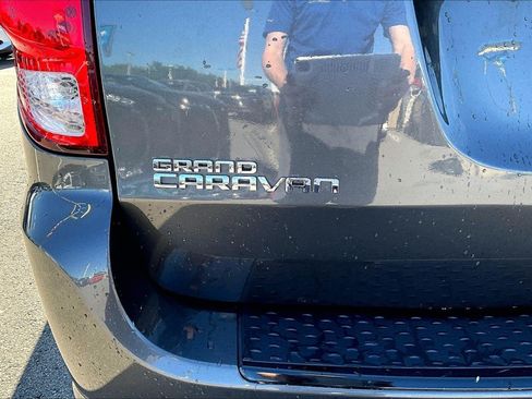 Used 2017 Dodge Grand Caravan SE FWD image 31