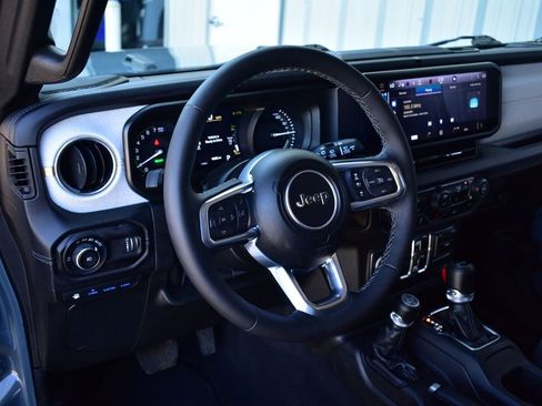 Used 2025 Jeep Wrangler Unlimited Sahara AWD/4WD image 47