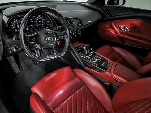 Used 2017 Audi R8 V10 w/ Ceramic Brake Package image 25