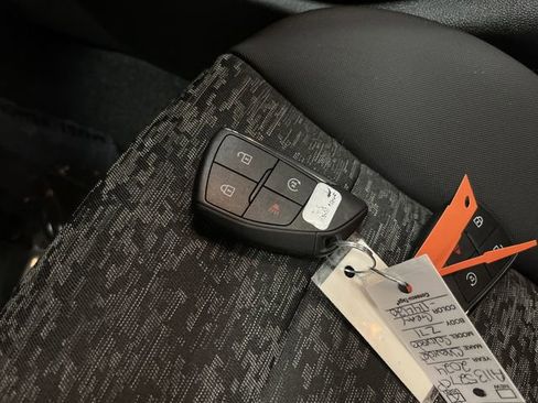 Used 2024 Chevrolet Colorado Z71 w/ Z71 Convenience Package 2 image 30