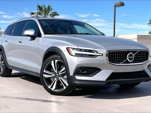 Used 2025 Volvo V60 B5 Cross Country Plus AWD/4WD image 2