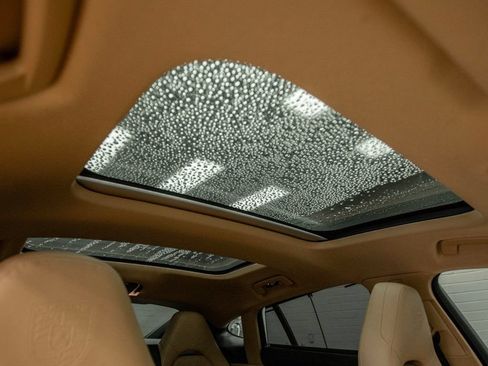 Used 2023 Porsche Panamera image 31