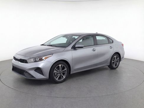Used 2023 Kia Forte LXS FWD image 3