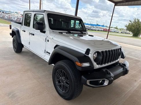 Used 2025 Jeep Gladiator Sport AWD/4WD image 1