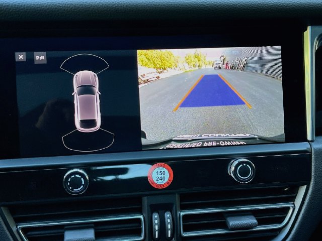 Certified 2026 Porsche Macan AWD/4WD image 17