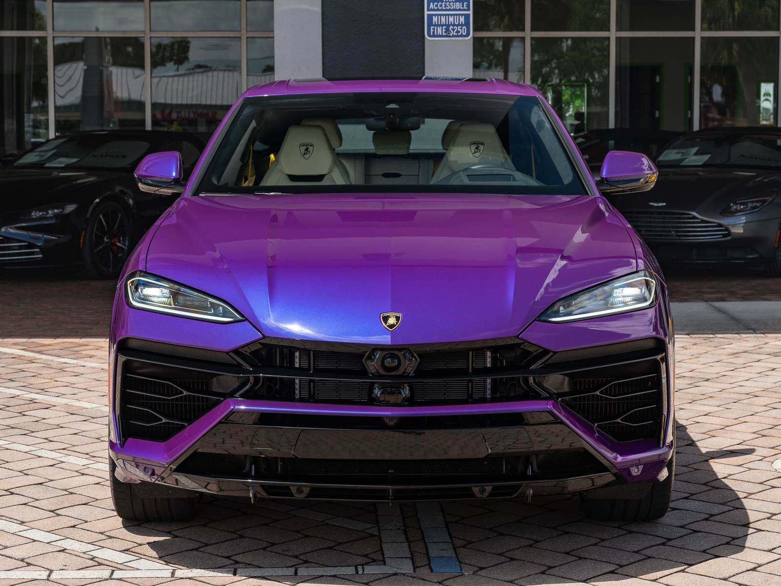 Used 2025 Lamborghini Urus SE AWD/4WD image 33