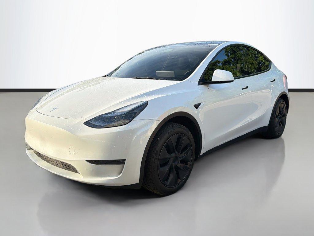 Used 2025 Tesla Model Y Long Range RWD image 3