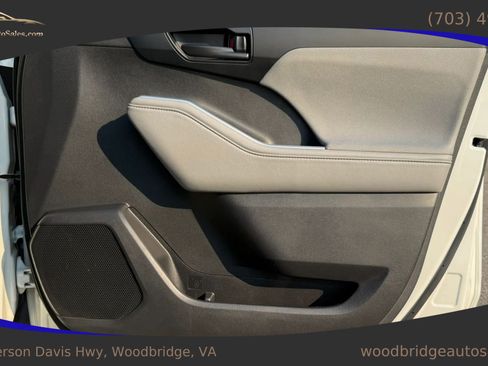 Used 2021 Toyota Highlander LE image 12