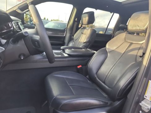 Used 2022 Jeep Wagoneer Series III w/ Premium Group I image 19