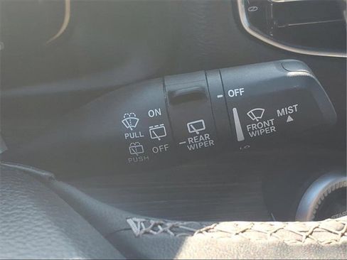 Used 2024 Jeep Wagoneer L Series II image 18