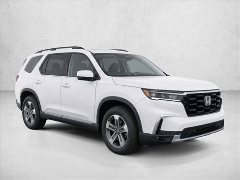 Used 2025 Honda Pilot EX-L image 3