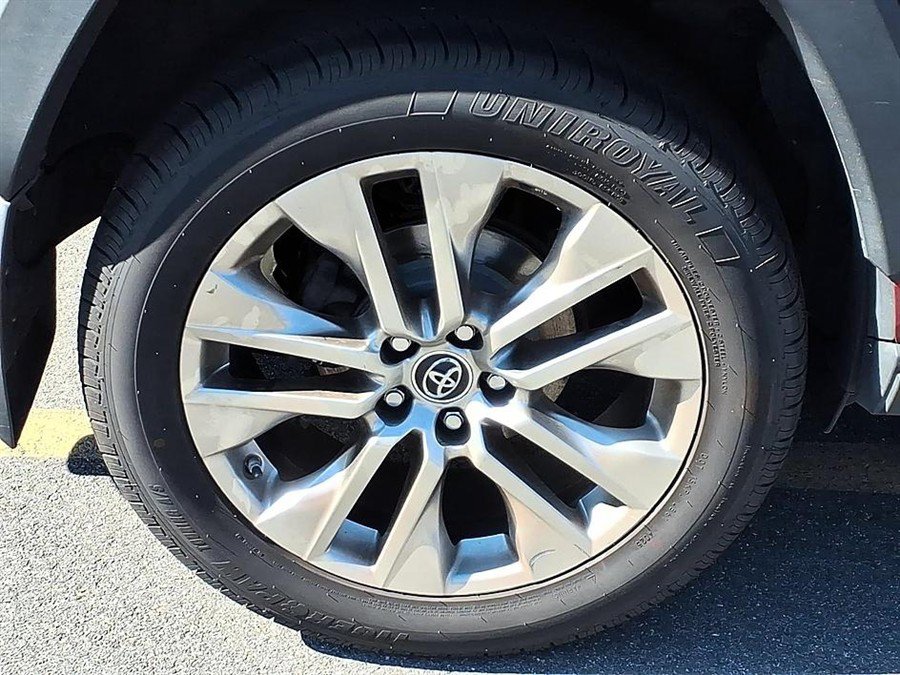 Used 2019 Toyota RAV4 XLE Premium w/ Cold Weather Package AWD/4WD image 9
