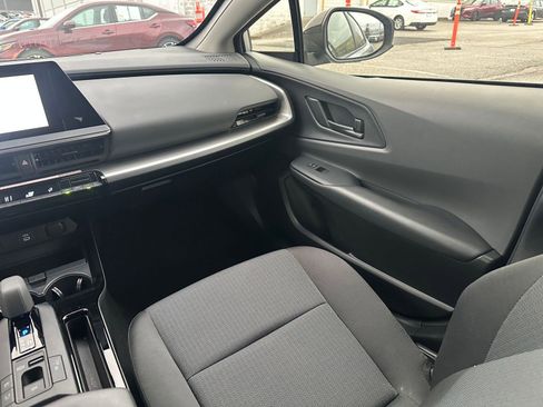 Used 2025 Toyota Prius LE image 33