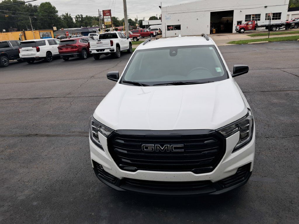 Used 2024 GMC Terrain SLE w/ Driver Convenience Package FWD image 5