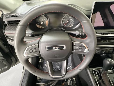 Used 2022 Jeep Compass Trailhawk AWD/4WD image 11