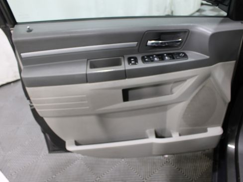Used 2010 Dodge Grand Caravan SE FWD image 5