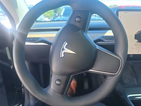 Used 2025 Tesla Model Y Long Range AWD/4WD image 13
